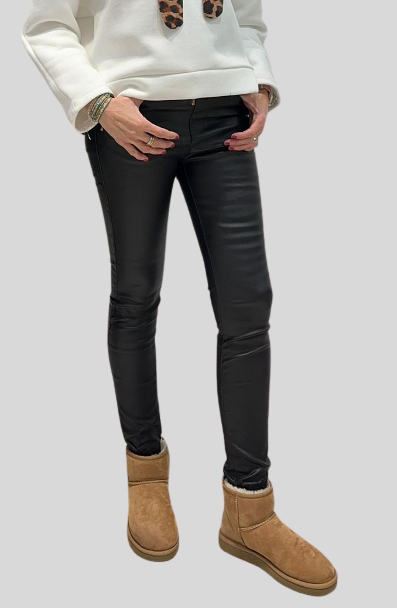 Pantalón polipiel goma