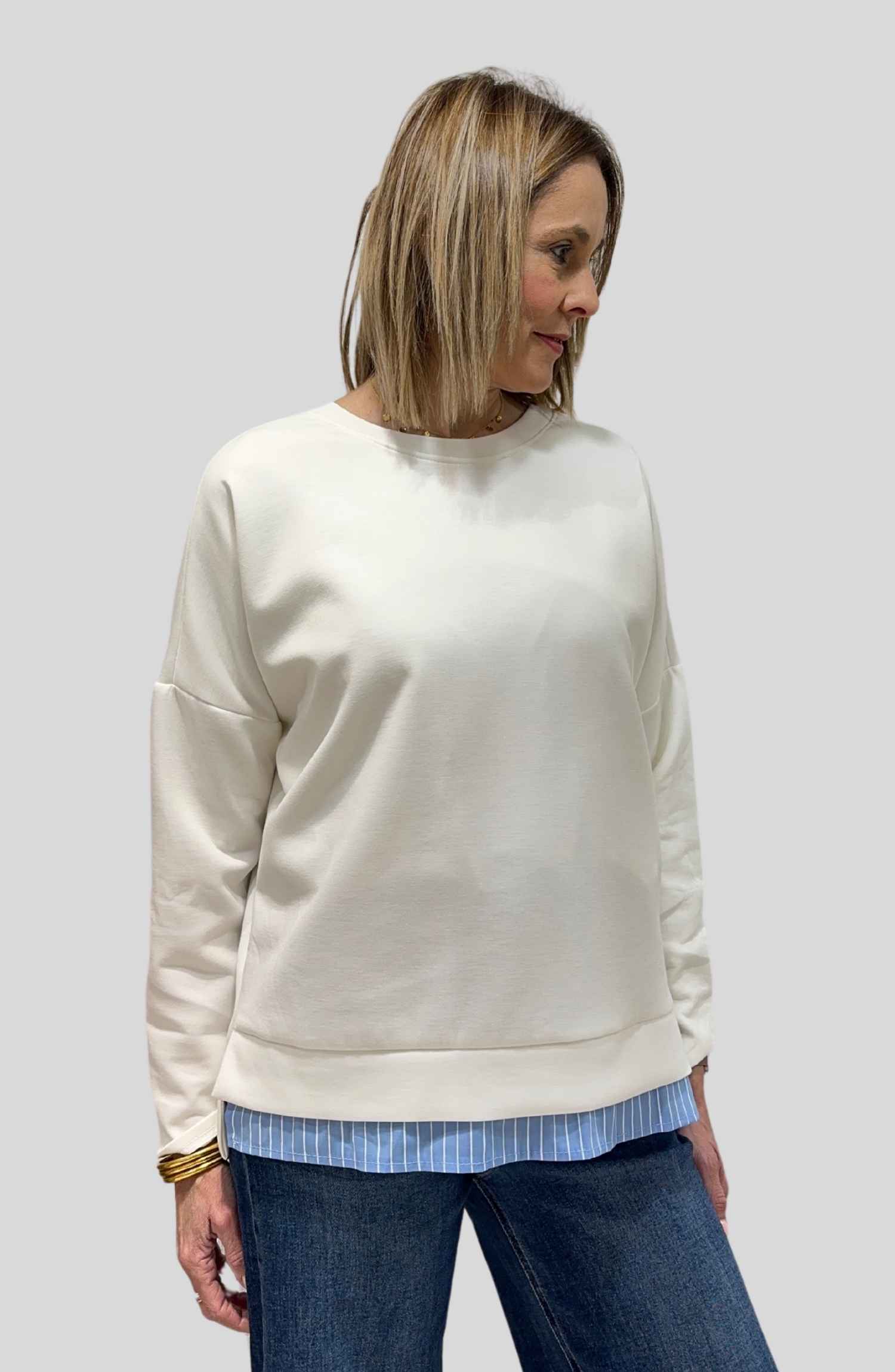 Articulo sudadera con bajo rayas blanco en Ananda Boutique Granollers